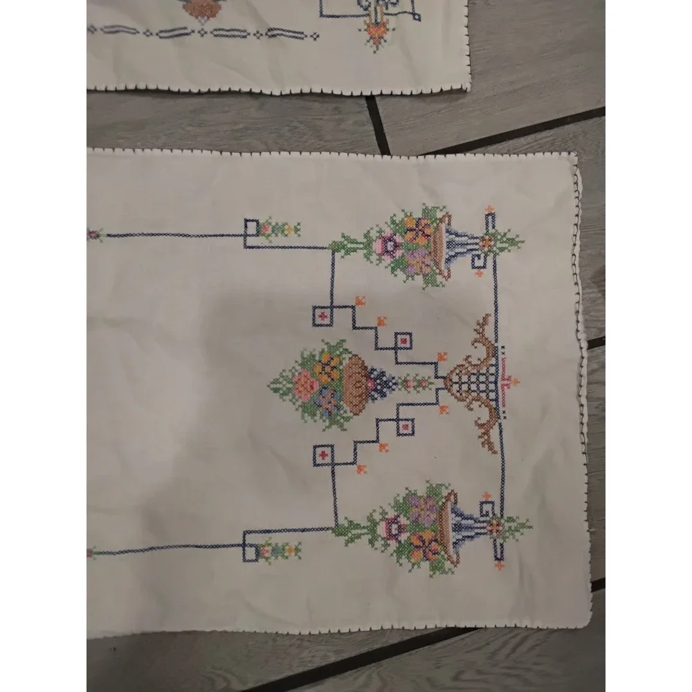 Vintage Hand Embroidered Floral Basket Table Runner Set Cross Stitch‎ White 2pc